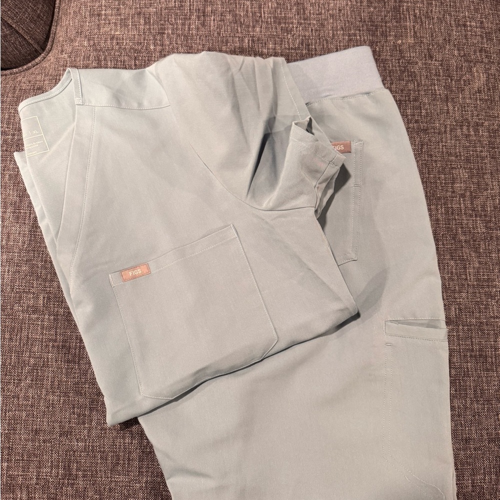 Figs Women's Dusty Blue scrub set